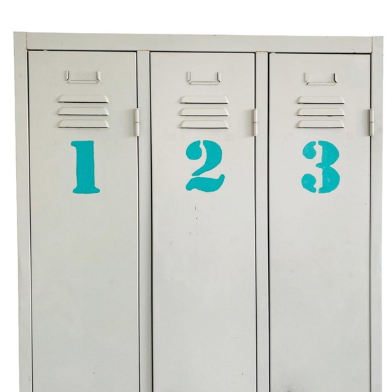Image 1 of Armoire à casiers vintage gris industriel