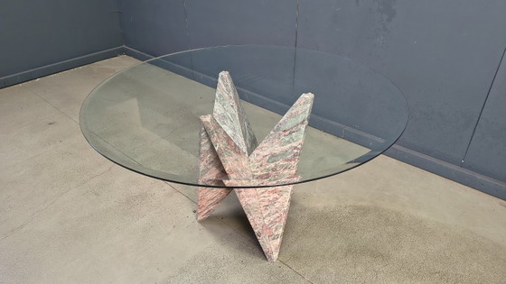 Image 1 of Architectonische eettafel van marmer en glas, jaren 70.