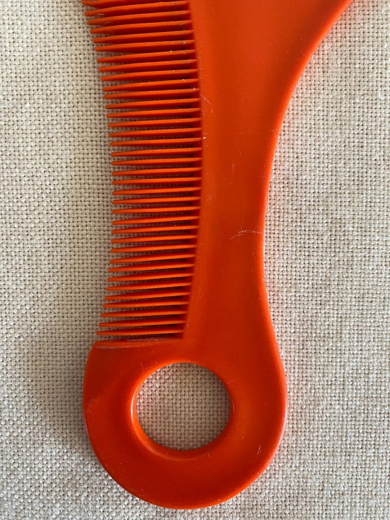 Vintage Jäneke Foot-Shaped Orange Comb, Italy, 1960s–1970s – Decorative Objects, Plastic (photo 5 of 7)