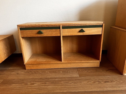 Unidad de pared danesa flotante: K.P. Mobler
