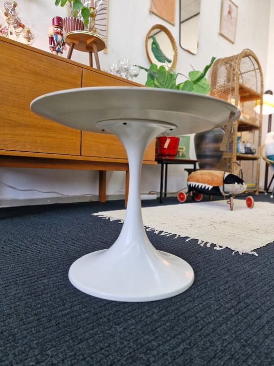 Image 1 of Table d'appoint ronde tulipe vintage style futuriste années 70