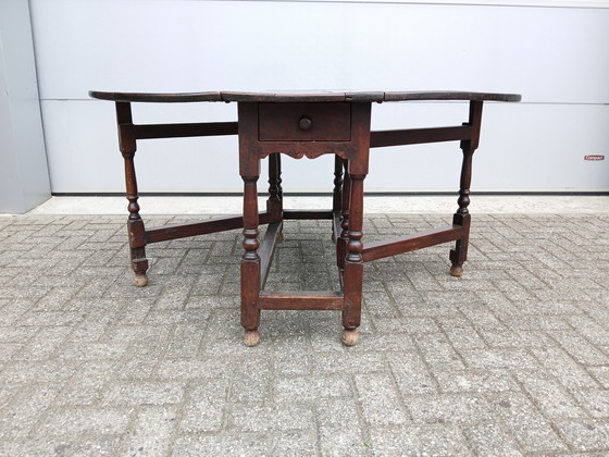Image 1 of Antique English Gateleg Table from the 19th Century, Made of Solid Oak