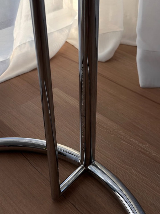 Table d'appoint réglable E 1027 par Eileen Gray – ClassiCon, Tables d'appoint, Glass, Metal (photo 4 of 6)
