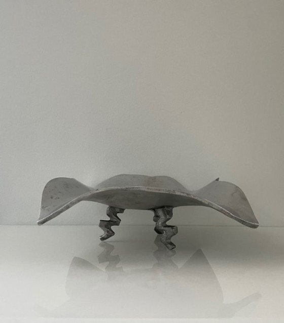 Image 1 of Unieke handgemaakte aluminium schaal met sculpturale bloemvorm