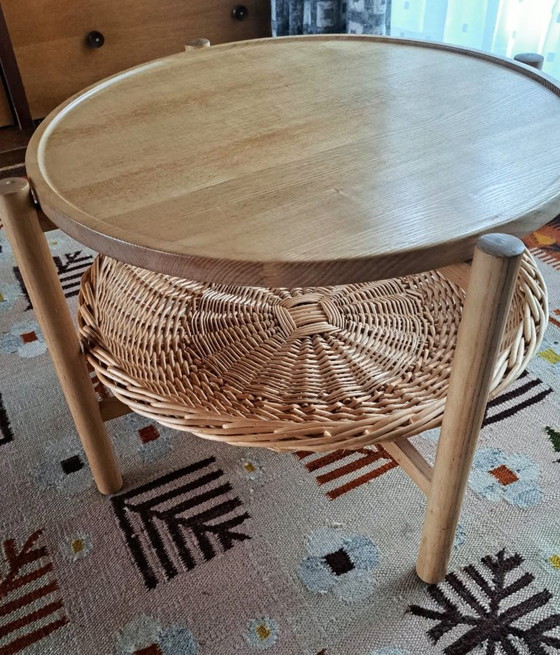 Hölzerner Beistelltisch mit runder Platte, Beistelltische, Holz, Braun, Scandinavian (Foto 7 von 8)