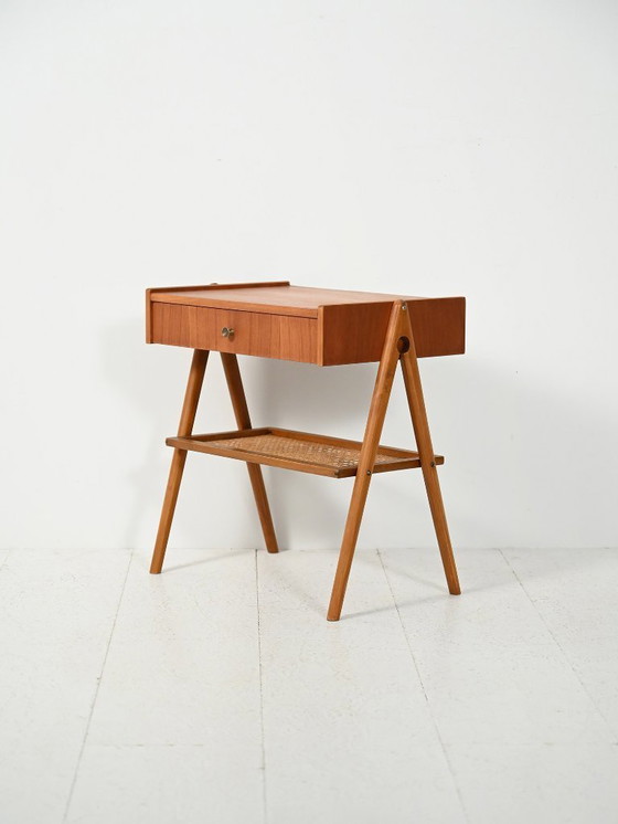Image 1 of Comodino vintage scandinavo in teak con canna di Vienna