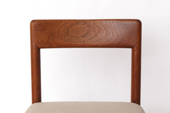 Image 1 of  1 van 4 Eiken eetkamerstoel Mid Century - Vintage jaren 1960, lichtgrijze bekleding