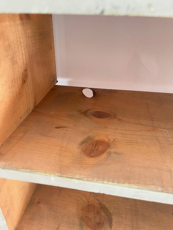 Image 1 of Großer antiker Werkstattschrank mit patinierten Holzfächern, 20. Jahrhundert.