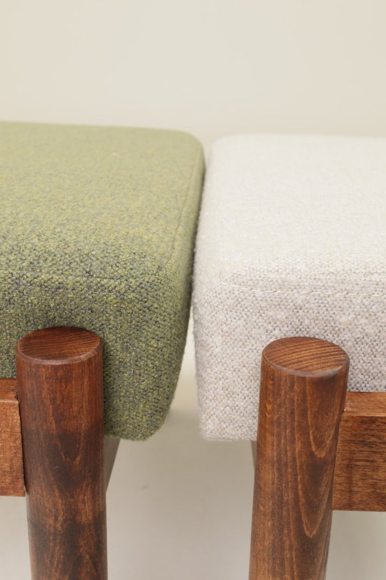 Image 1 of Juego de 2 sillas infantiles con taburete bouclé verde/gris escandinavo