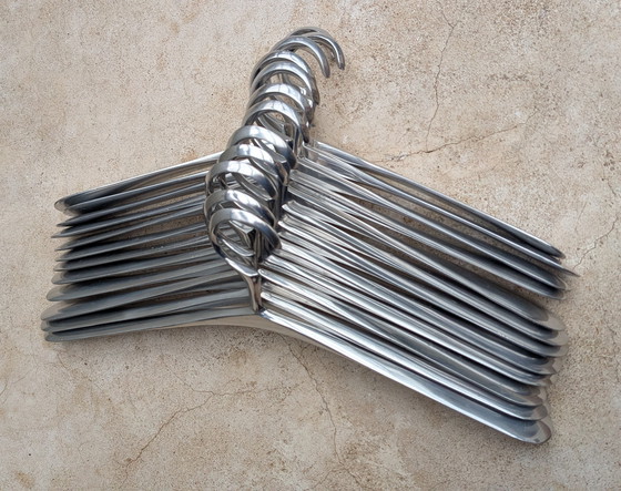 Image 1 of 12 perchas de aluminio estilo Art Nouveau