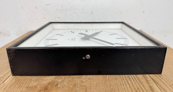 Image 1 of Zwarte industriële vierkante wandklok van Pragotron, jaren 70