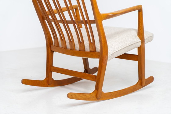 Image 1 of Fauteuil à bascule « ML33 » de Hans J. Wegner pour A. Mikael Laursen (Danemark, années 1950).