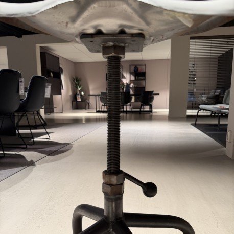 Tabouret à hachoir Sturdy Legs avec siège de tracteur (blanc)