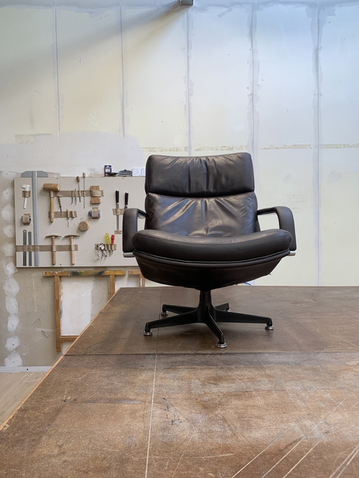 Sillón vintage Artifort F141 - Geoffrey Harcourt, cuero marrón - original