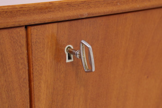 Image 1 of Magnifique commode vintage années 60 | Mid Century Armoire | Rétro Bois Rangement Sideboard #08-19