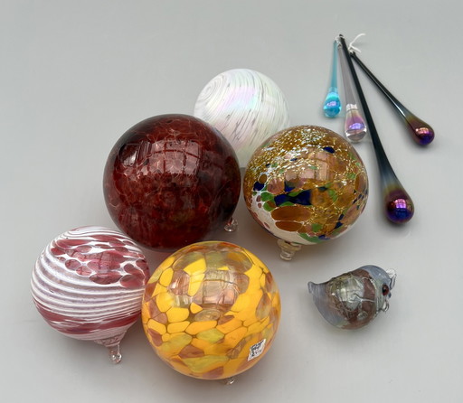 Lot handgeblazen studioglas – glazen bollen, druppels en vog