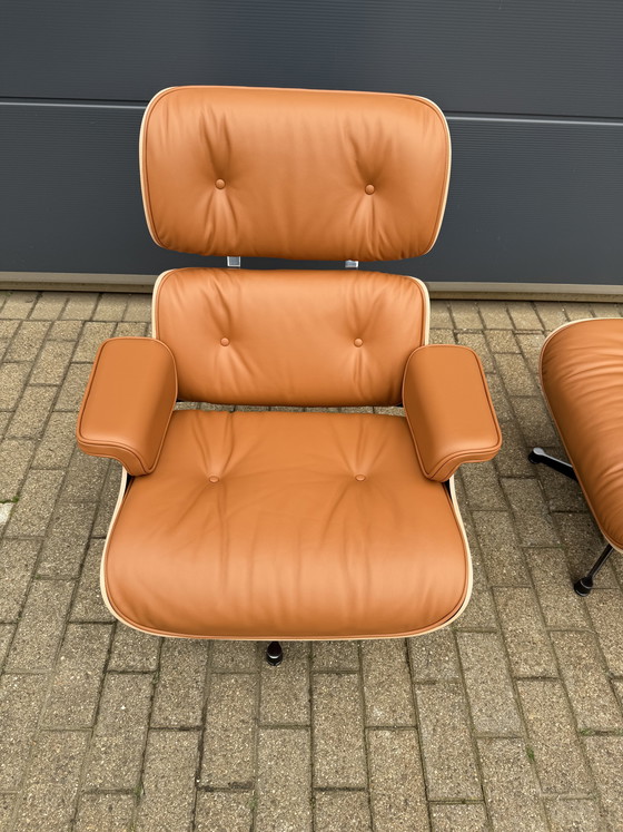 Image 1 of Poltrona lounge Vitra Eames XL + poggiapiedi, in pregiata pelle nera e palissandro Santos. NUOVA!!