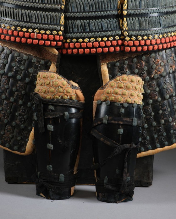 Image 1 of Samurai armour yoroi black lacquer with ivy leaf family crest