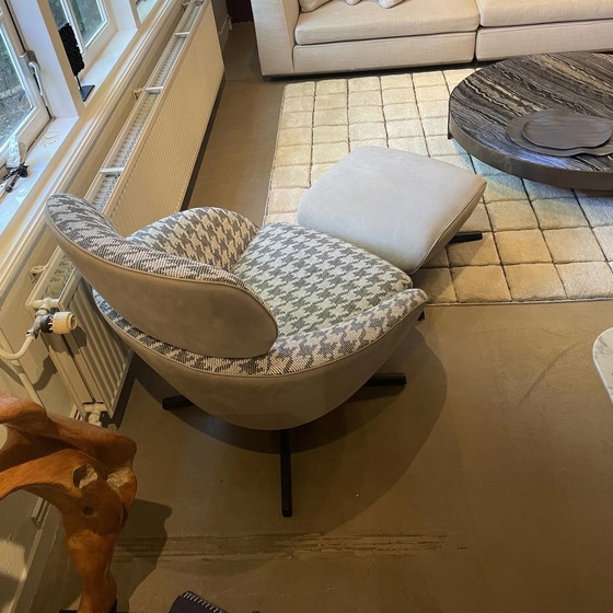 Image 1 of Poltrona Minotti Russell con pouf