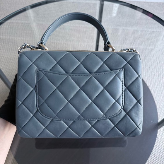 Image 1 of Chanel Trendy CC Small - Gewatteerd lamsleer, Haze Blue, gouden hardware, serie 26
