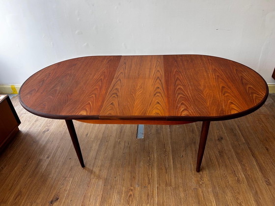 Image 1 of Midcentury teakhouten G-Plan ovale uitschuifbare eettafel 1960