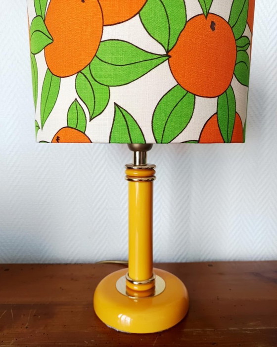 Image 1 of Lampe céramique jaune et abat jours aux oranges vintage 