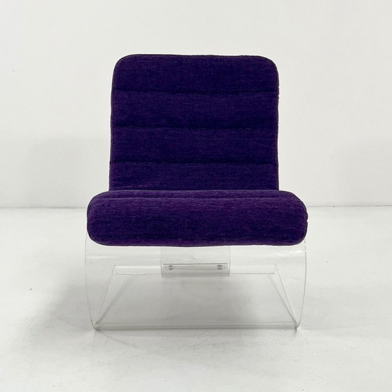 Image 1 of Fauteuil lounge de style futuriste en plexiglas avec coussin violet, années 1970
