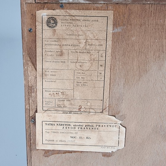 Armadio vintage in noce di Tatra Nabytok, anni '70 – Legno (photo 8 of 10)