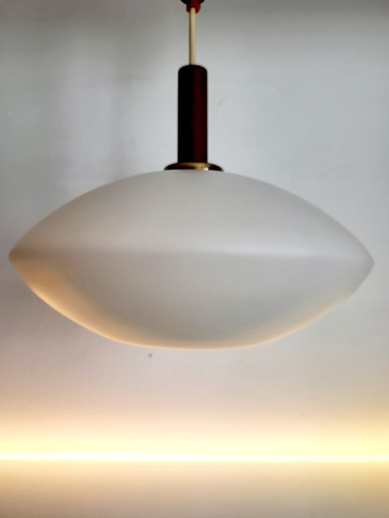 Image 1 of Lampada a sospensione vintage in vetro opalino, stile scandinavo, teak, anni '60
