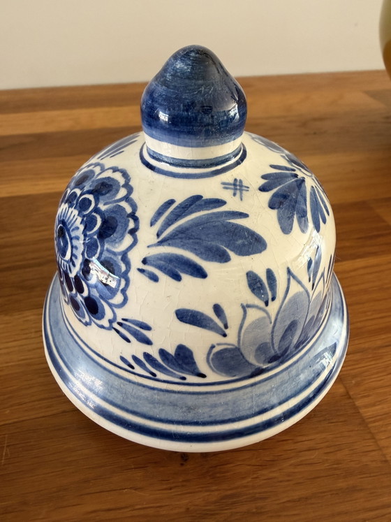 1985 Hand-Painted Delft Blue Lidded Baluster Vase (30 cm) – Signed By Master Painter J.S. – Porcelain (photo 4 of 8)