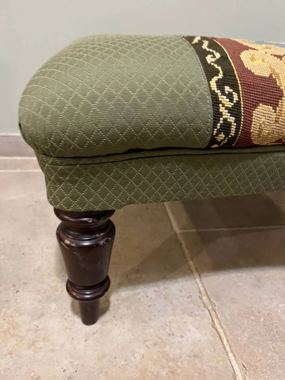 Poggiapiedi vintage imbottito, decoro floreale stile Aubusson. – Poggiapiedi e pouf, Wood (photo 8 of 9)