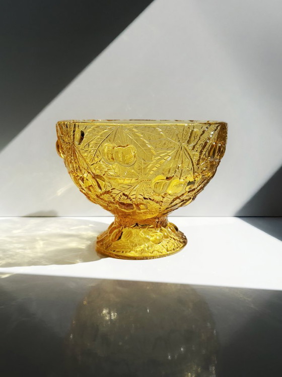 Image 1 of Vintage fruitschaal Art Deco Josef Inwald kersenkleurige schaal op voet, glas, jaren 30, 1930, CZ Barolac Ambergeel