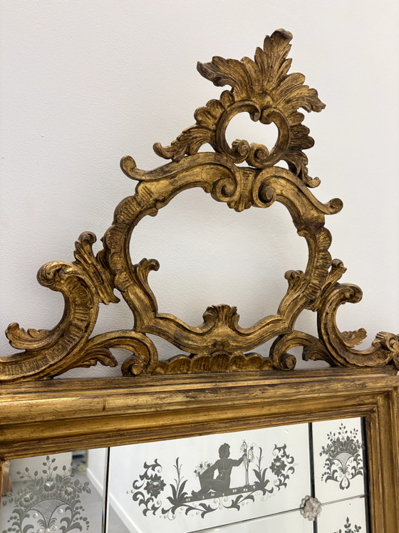 Grande Specchio Rococò Veneziano in Legno Dorato con Vetro Inciso (foto 2 di 9)