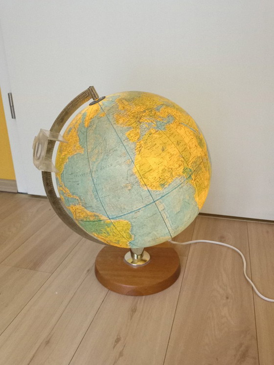 Image 1 of Vintage Scan-Globe Illuminated Globe (1973) – Paper-backed & in excellent condition