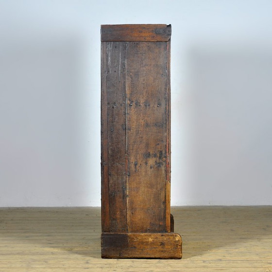 Image 1 of Baskische eikenhouten opbergkast, 17e eeuw