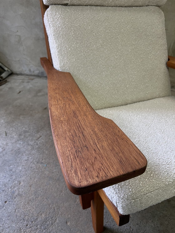 Image 1 of Poltrona e pouf GE-375 di Hans J. Wegner per Getama in teak