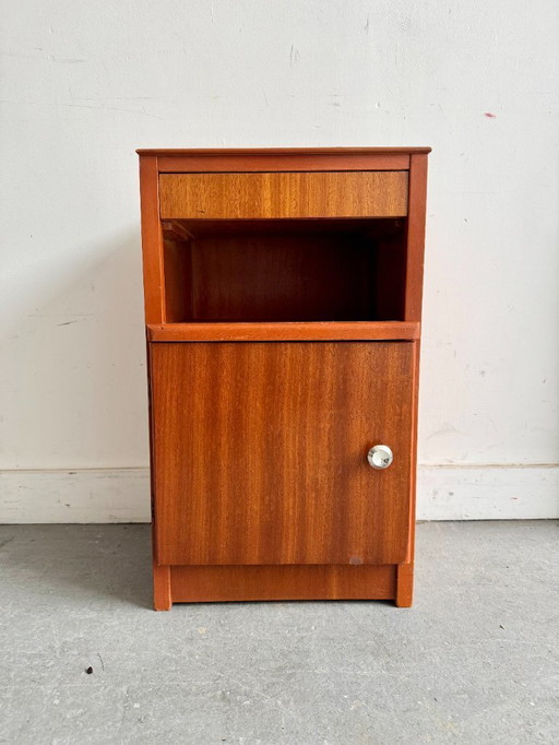 Comodino vintage con cassetto