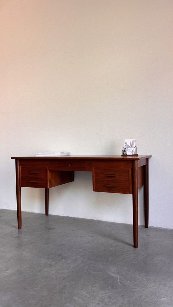 Image 1 of Vintage Deens bureau teak