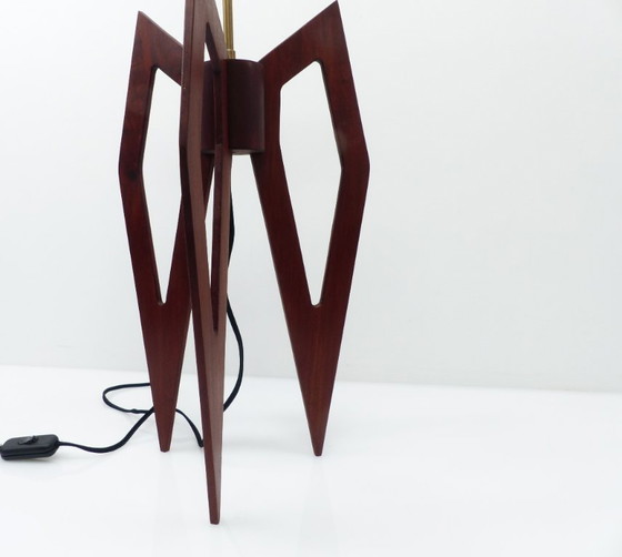 Grande Lampada Scultorea a Treppiede in Legno Tinto, Linee a Compasso – Anni 1960-70 – Lampade da tavolo (photo 4 of 10)