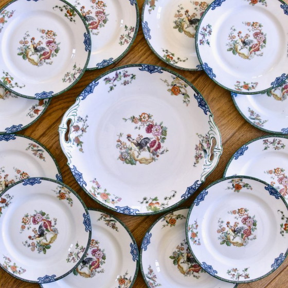 Image 1 of Vintage porseleinen servies uit de jaren 30, versierd met vogels, vlinders en een haan