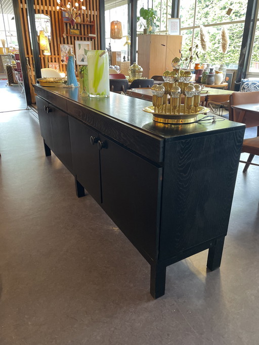Das Coene-Sideboard im brutalistischen Stil aus schwarzer Eiche
