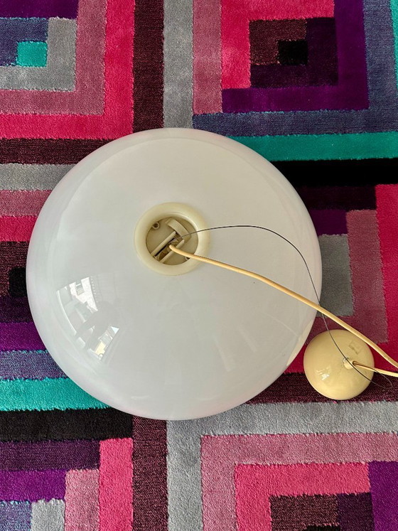 Image 1 of Außergewöhnliche „Schwarz-Weiß“-Pendelleuchte von Achille & Pier Giacomo Castiglioni für Flos – Makelloser Zustand – 1968