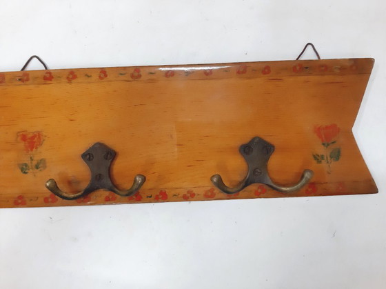 Image 1 of Vintage houten wandrek met messing haken