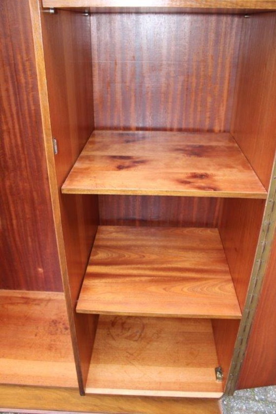 Image 1 of Vintage (jaren 30-50) 3-deurs houten kledingkast, 2x 1/3 leg en 1/3 hang