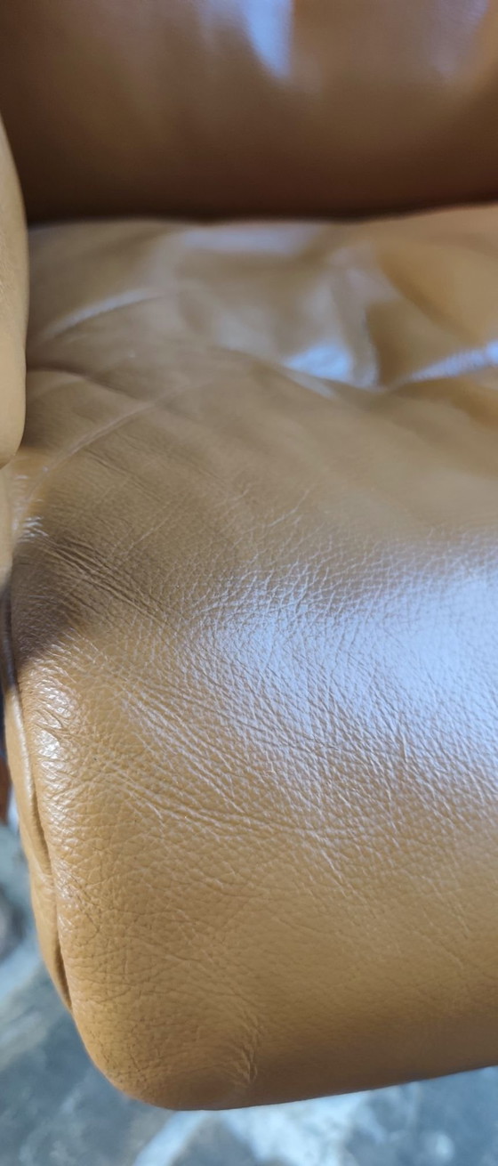 Poltrona relax in pelle Stressless M view Signature + Poggiapiedi Mayfair, Poltrone, Alluminio, Legno, Beige (foto 10 di 10)