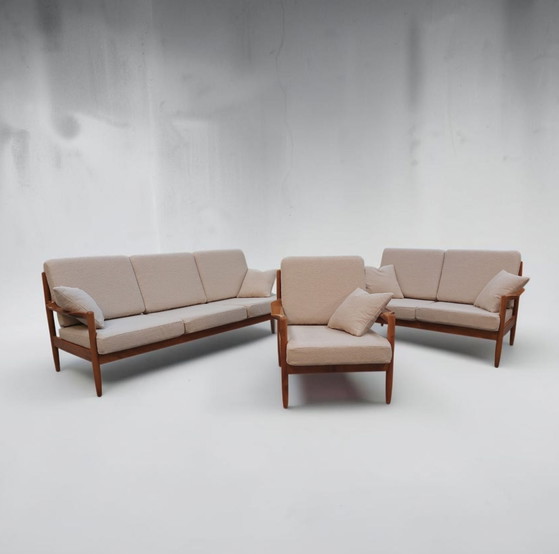 Scandinavian style Seating area reupholstered in ecru beige bouclé – Textile, Wood (photo 3 of 10)