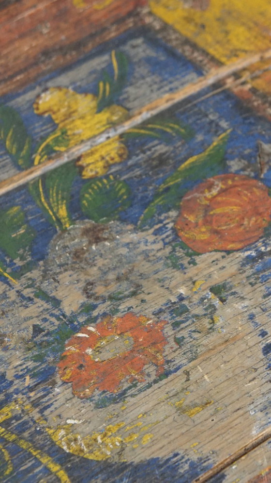 Image 1 of Le coffre de mariée/table basse antique peint à la main du 19e siècle