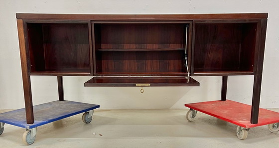 Image 1 of Gunni Omann Model 77 palissanderhouten bureau, jaren 60.