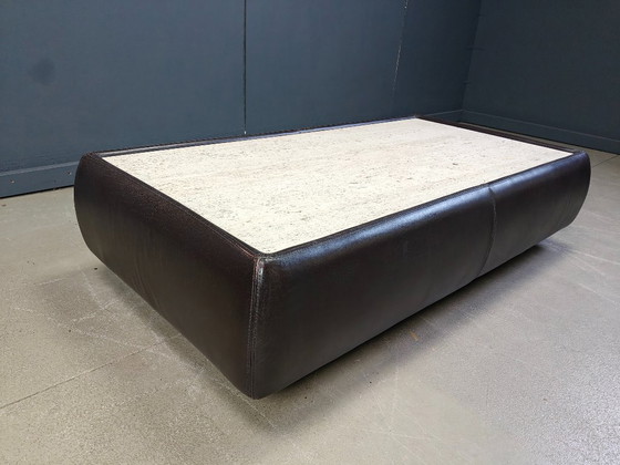 Image 1 of Tavolino da caffè in pelle e travertino, attr. Desede, anni '70