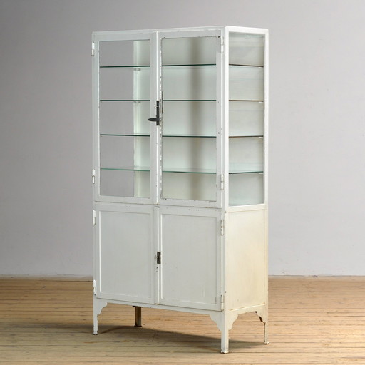 Cabinet médical vintage, 1930